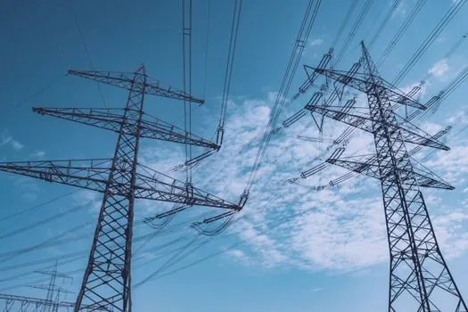 Contactor sizing and selection guide - Derating Factors: Altitude, Ambient, and IE3/IE4 Inrush