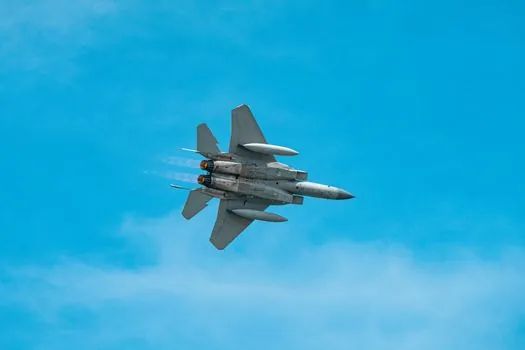 aerospace industry 4.0 adoption - Who Benefits vs. Who Should Hold Back