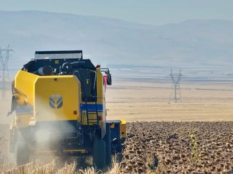 Aerial Work Truck selection for agriculture - Power source: DC battery vs diesel stage-V