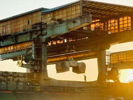 Gantry Crane selection for agriculture - Corrosion and wash-down protection: hot-dip galvanizing vs. paint systems