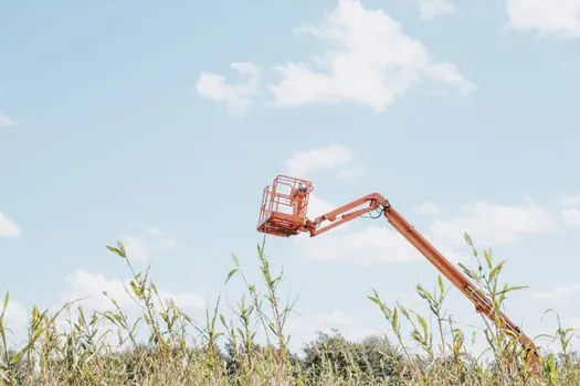 Gantry Crane selection for agriculture - Certification, controls, and farm-safety standards