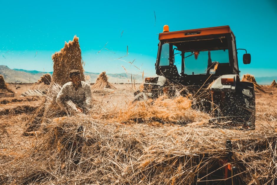 Agricultural Motor Grader Selection: Power, Moldboard, Drivetrain Spec Map