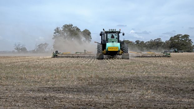 Motor Grader selection for agriculture - Work-Tool Attachments and Lift Groups