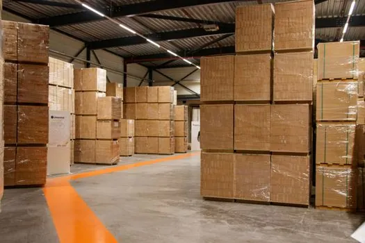 AGV Robot selection for pharmaceutical distribution - Comparison: Counterbalance vs Reach vs Pallet Jack AGV Classes