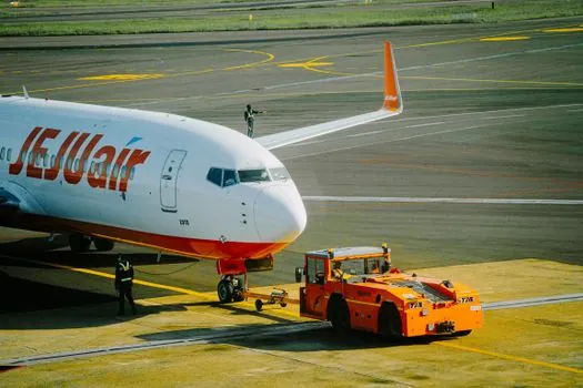 Case Packing Machine selection for air cargo - Utility, Footprint and Air-Supply Gates on the Ramp