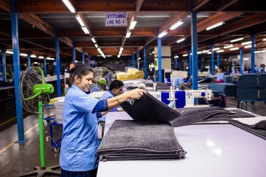 Conveyor Sorting Line selection for air cargo - Belt, Roller and Cross-Belt Trade-Offs