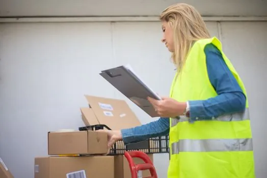 Order Picker selection for air cargo - Procurement signals to track