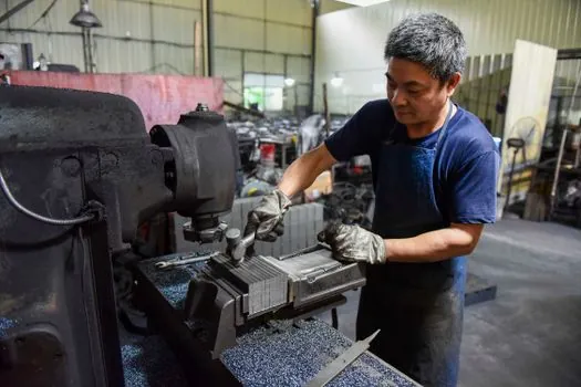 air compressor manufacturing equipment guide - Operator-Side Maintenance and Oil Basics