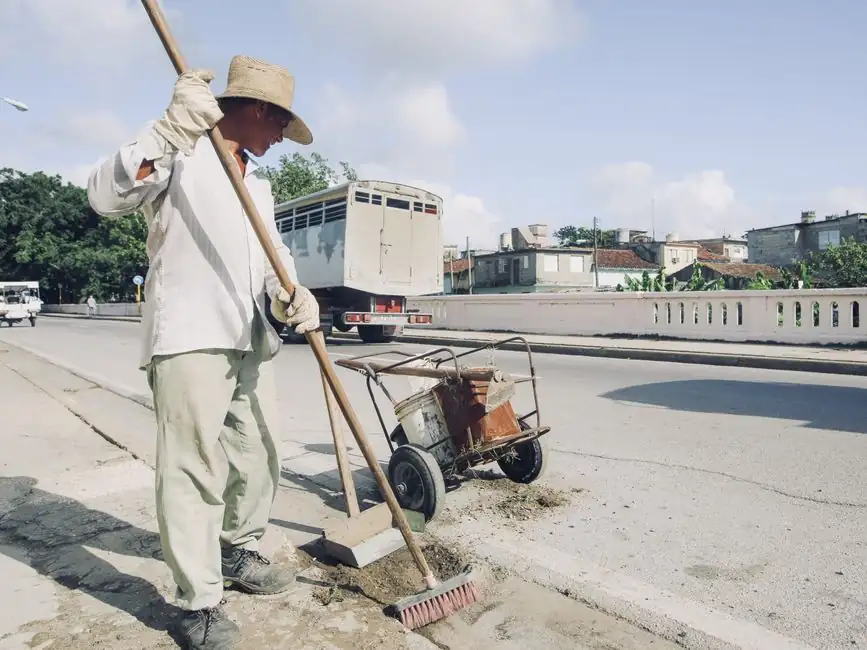 Air Pick Selection for Road Maintenance: Spec Gates and Compressor Match