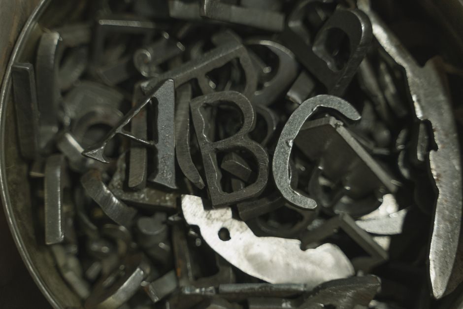 Alloy Steel Selection for Mold and Die Making: Grade Map and Heat-Treatment Specs