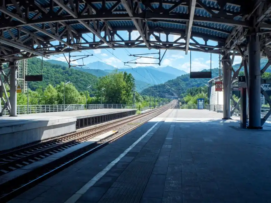 Aluminum die casting machine picks for rail components: tonnage, alloy, and IATF gates
