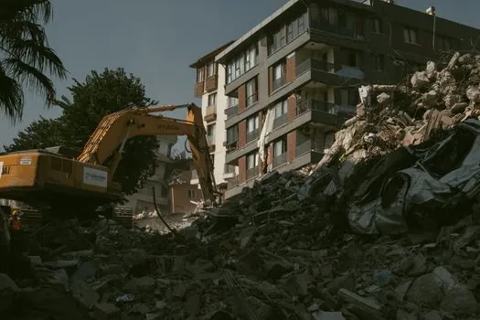 Aluminum Ladder selection for demolition work - Hidden Hazards That Should Push the Spec Off Aluminum