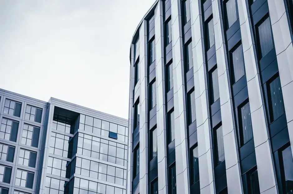 Aluminum Window and Door Selection for Cleanrooms: Spec Map and Comparison
