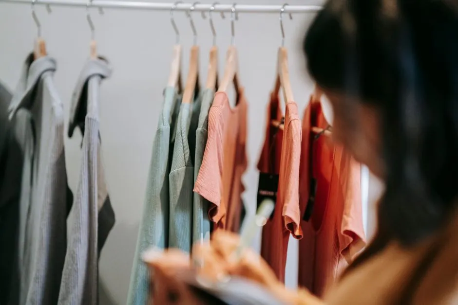 Apparel Distribution AMR Selection: 2026 Spec Gates