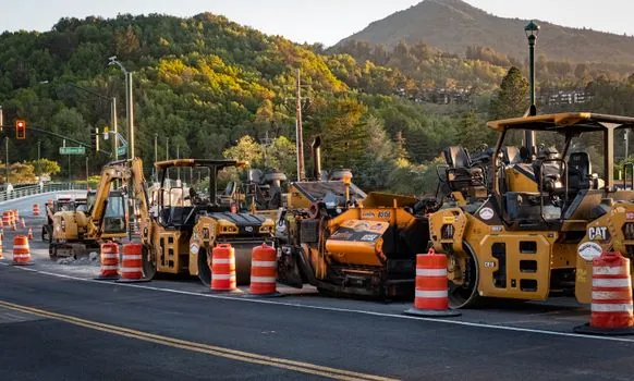 Asphalt Paver selection for pipeline construction - Wheel vs tracked, side by side