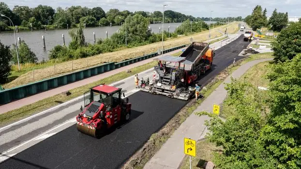 Asphalt Paver selection for urban infrastructure - Engine Tier, Emissions, and Aftertreatment on City Contracts
