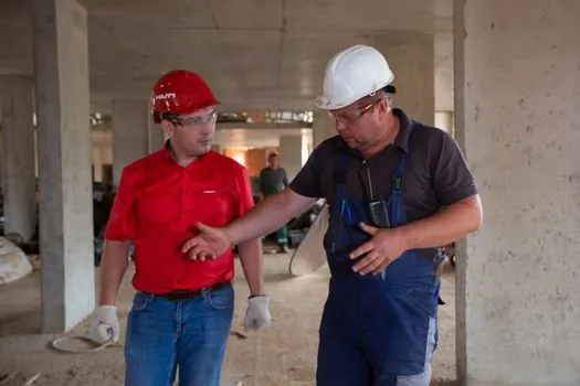 Automatic Level selection for masonry - Selection Criteria, Compared Head-to-Head