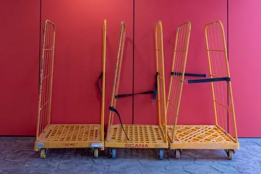 Pallet Stacker selection for automotive parts logistics - Comparing the Three Realistic Sub-Classes