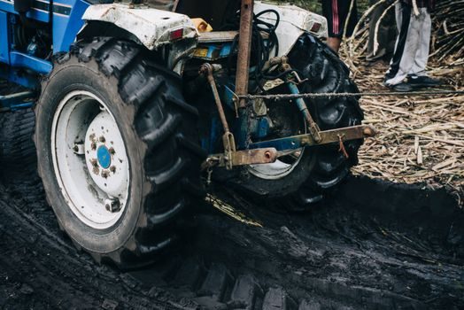Backhoe Loader selection for agriculture - 90+ HP and 110+ HP Classes: Heavy Crop and Contractor-Scale Farms