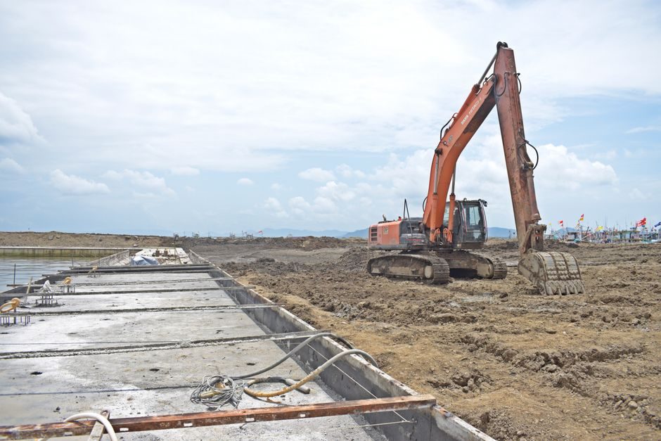 Backhoe loader selection for landfill operations: 2026 spec map