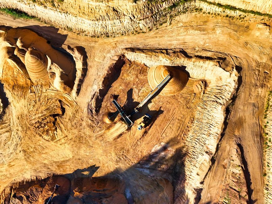 Backhoe Loader Selection for Mining Operations: Spec Map