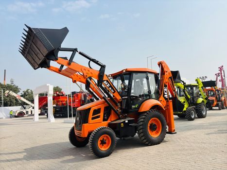 Backhoe Loader selection for mining operations - Selection criteria: dig depth, breakout force, structural reinforcement