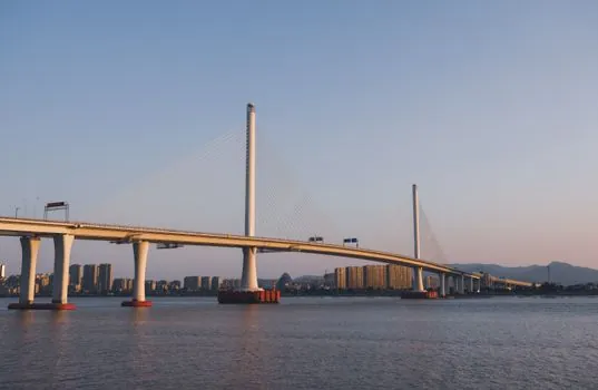 Laser Distance Meter selection for bridge construction - Laser Class and Outdoor Visibility