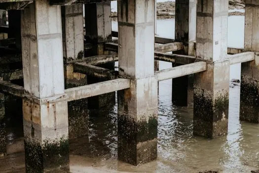 Theodolite selection for bridge construction - Gate 3: IP rating and the pier-environment reality