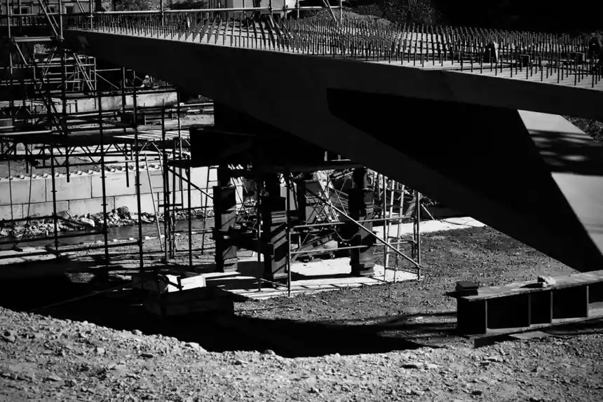 Bridge Theodolite Specs: 1″ vs 2″, EDM, IP, and Plumb for 2026 Piers