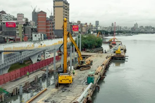 Total Station selection for bridge construction - Manual vs. Robotic vs. AMTS: Decision Comparison