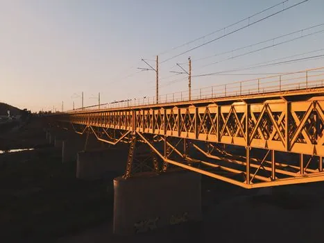Total Station selection for bridge construction - Field Workflow: Prisms, Control Network, and Data Output