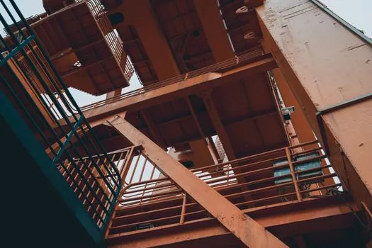 Bucket Elevator selection for warehouse automation - Spec gate 7: comparison across elevator classes
