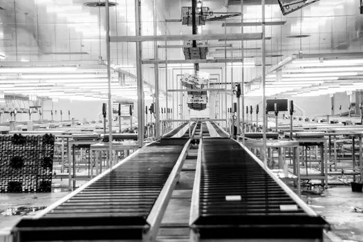 Bucket Elevator selection for automotive parts logistics - Selection criteria: bucket elevator vs aero-mechanical conveyor