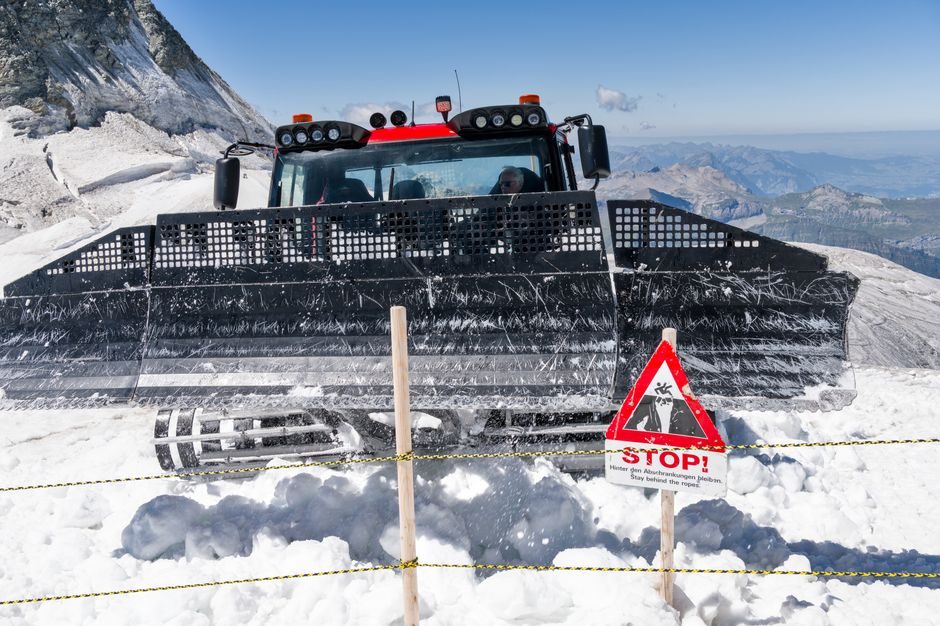 Bulldozer Spec Map for Snow Removal: Power, Blade, Undercarriage