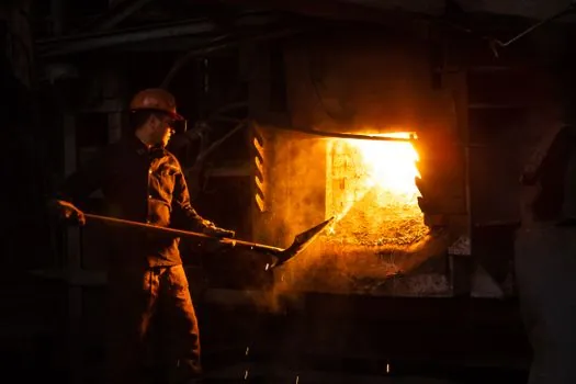 Casting Ladle selection for hardware manufacturing - Supplier Selection: Domestic vs Offshore Sourcing Models