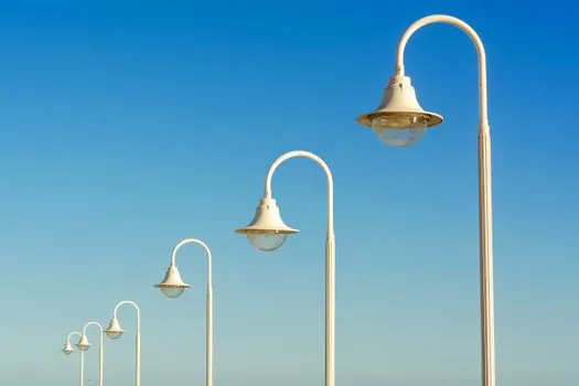 Casting Ladle selection for lighting fixtures - Supplier landscape and product families relevant to lighting-fixture duty