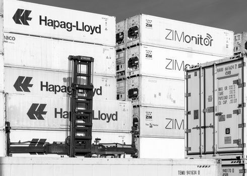 Chain Conveyor selection for cold chain logistics - Standards, Materials and Cleanability Stack for Pharma/Dairy Cold Lines
