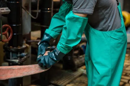 Safety Gloves selection for chemical plants - Thickness, length, and fit: engineering the right physical barrier