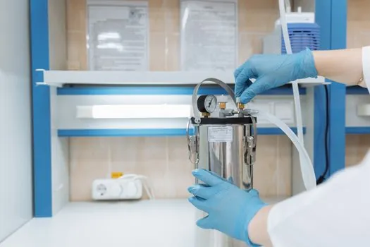 Safety Gloves selection for chemical plants - Failure modes, mis-specification traps, and supply-chain notes