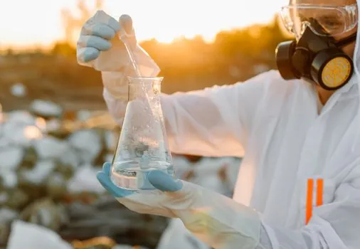 Safety Helmet selection for chemical plants - Shell Materials: HDPE vs Glass-Reinforced Nylon vs ABS