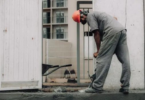 Pneumatic Nail Gun selection for concrete work - Comparison: pneumatic vs gas vs powder on five decision criteria