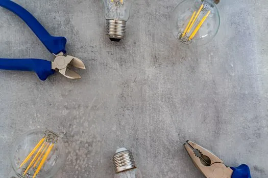 Circuit Breaker sizing and selection guide - Who Should Pick Which: Standard vs 100%-Rated vs Specialty