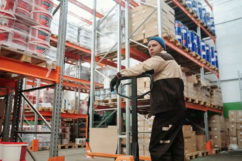 Cold chain pneumatic conveying: dilute-phase vacuum sizing and material gates