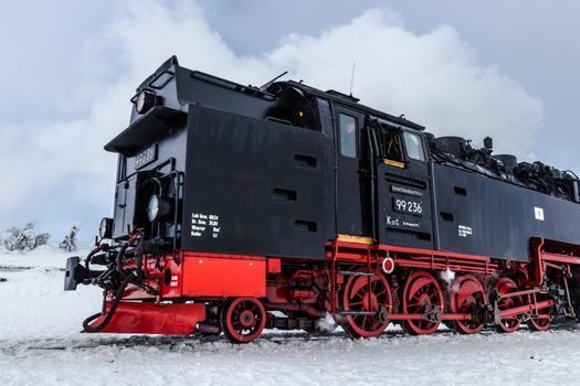 Cold Chamber Die Casting Machine selection for rail components - Comparison: Cold Chamber vs Vacuum Cold Chamber vs Squeeze for Rail