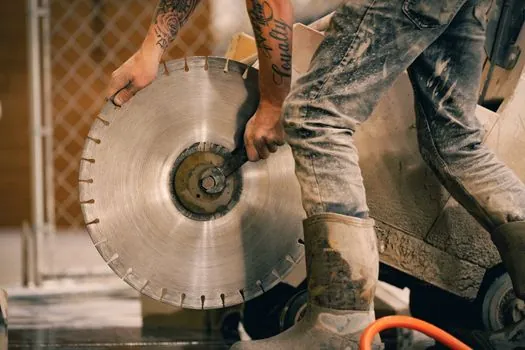 Concrete Groove Cutter selection for electrical installation - Depth control, dust extraction, and laser guidance