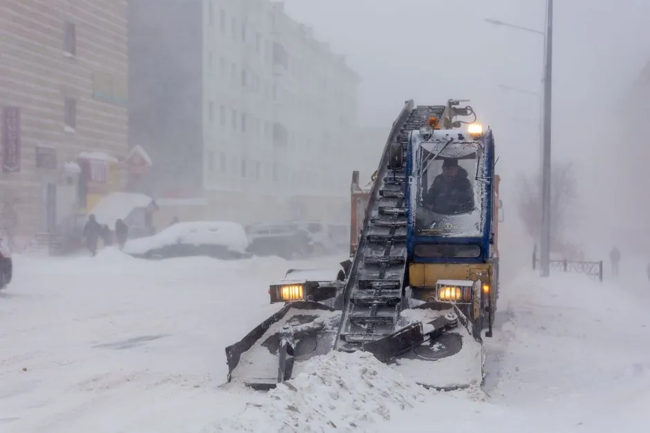 Concrete pump trucks for snow removal: boom reach, hydraulic head and winter-rated chassis