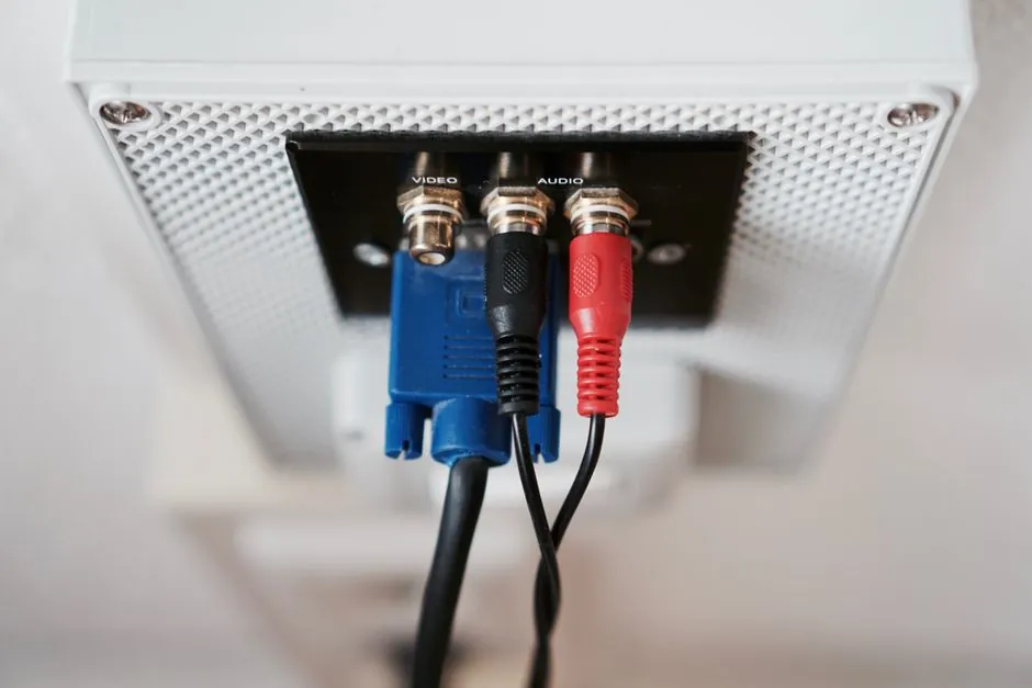 Connector Industry 4.0 Adoption: Spec-Driven Shift to Contactless, High-Voltage, and