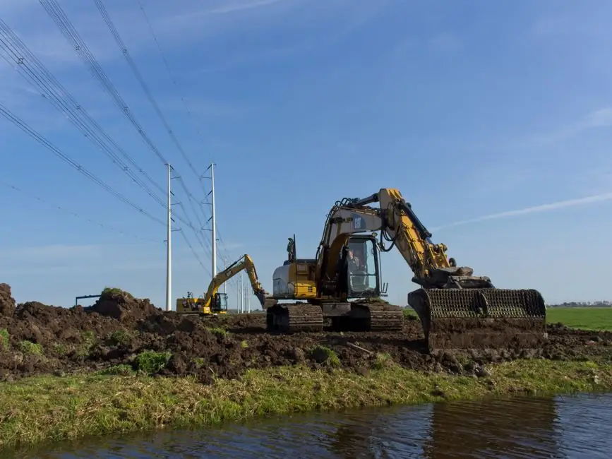 Crawler crane selection for pipeline construction: 2026 spec gates and field data