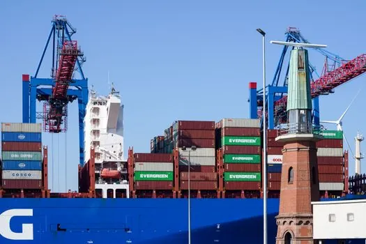 Crawler Crane selection for port and terminal operations - Ground preparation and pad pressure