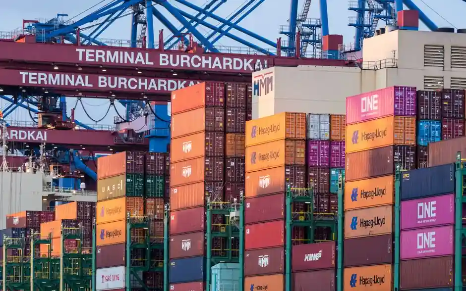 Crawler crane selection for port and terminal operations: 2026 spec gates